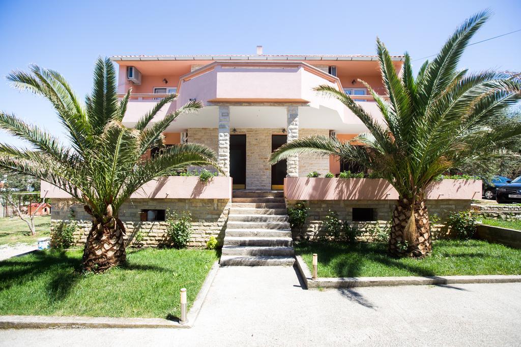 Apartments Lola Novalja Exterior foto