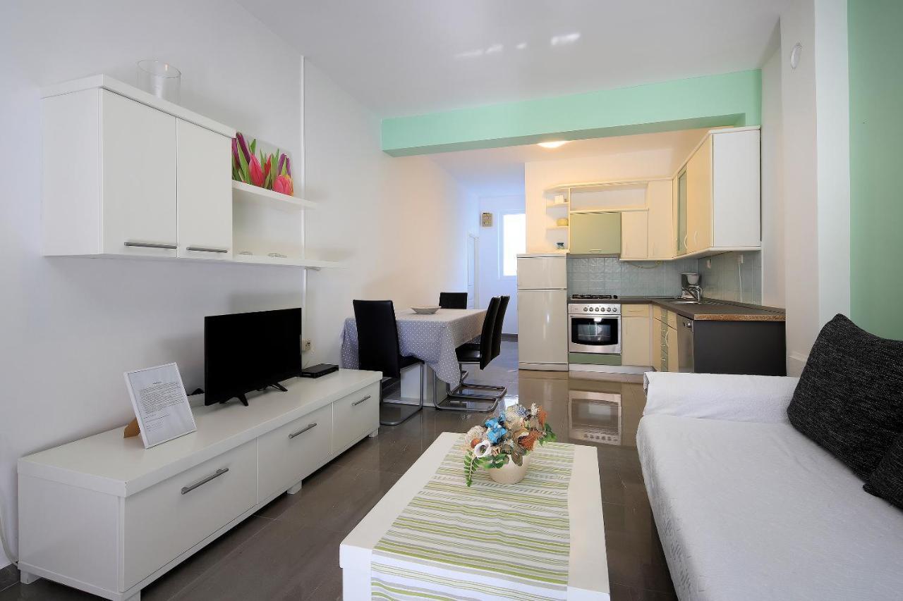 Apartments Lola Novalja Exterior foto
